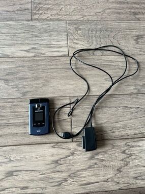 Samsung SCH-U740 Blue Flip Phone with Charger Cable and Box